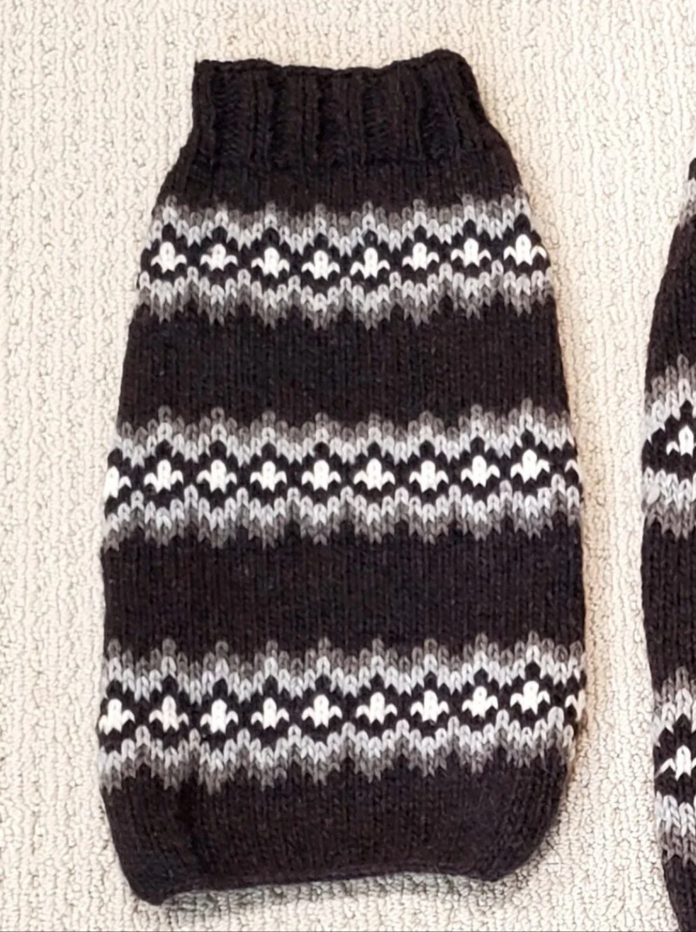 Chilly Dog Hand Knitted 100% Wool Brown+ White/Grey Diamond Dog Sweater, Small